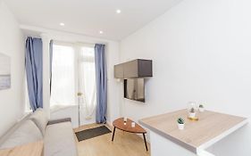 Nice Apartment Renovated And Bright Street Side